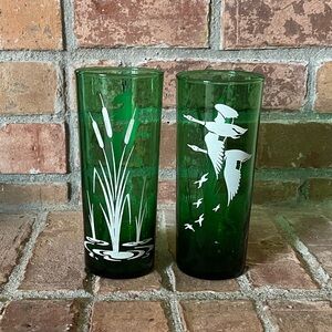 Vtg Geese & Cattails Tall Emerald Green Glasses - Set of 2